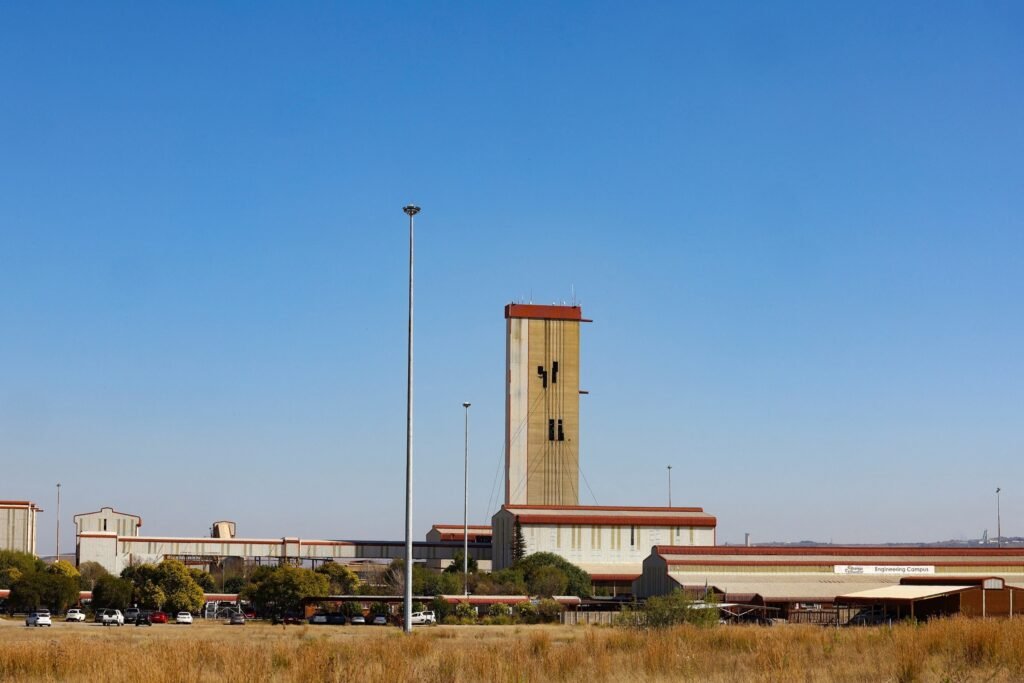 Hundreds of workers remain underground after the ‘incident of the axis’ in the South African gold mine, says the company