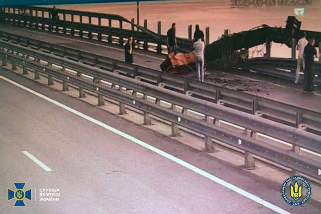 Ukraine claims a new underwater bomb attack to the Crimea de Russia bridge